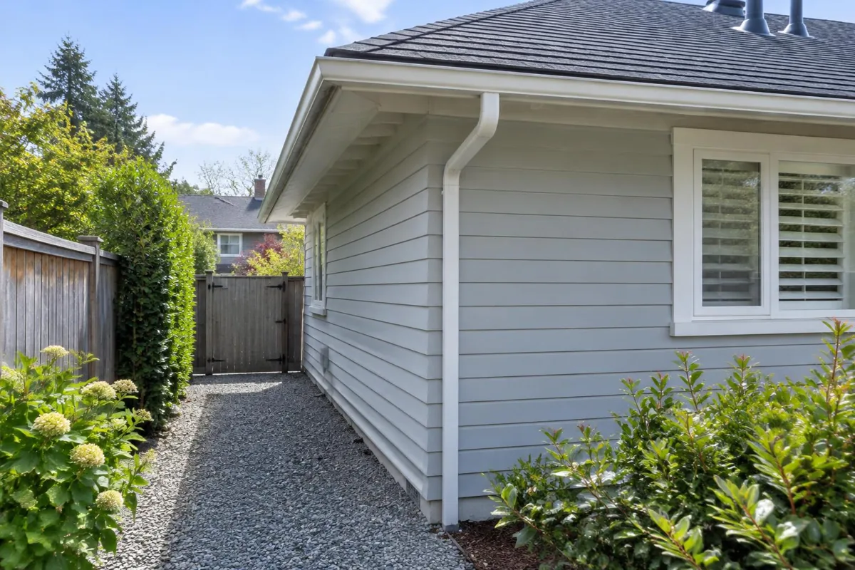 Narrow side yard with a gate, roof edge and clear access path